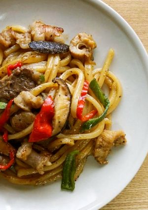 ホルモン焼うどん-レシピのメイン写真