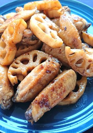 れんこんと手羽中の甘辛蒸し焼き-レシピのメイン写真