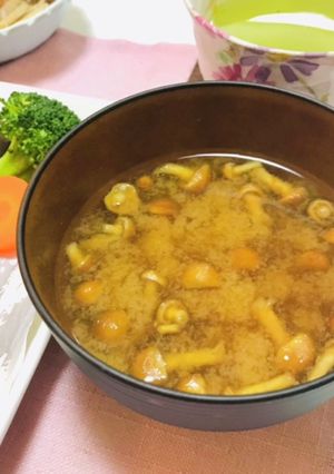 お味噌汁の定番なめこのお味噌汁-レシピのメイン写真