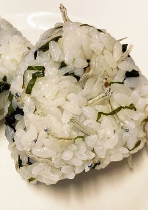 【猫でもできる】ジャコとワカメのおにぎり-レシピのメイン写真