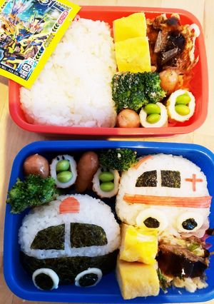 幼稚園のお弁当第71段!!パトカー救急車-レシピのメイン写真