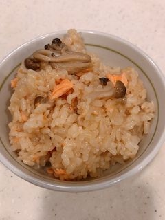 圧力鍋で、鮭としめじのバター炊き込みご飯-レシピのメイン写真