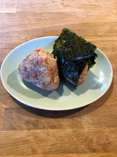 お父さんのおにぎり(鮭梅おかか)-レシピのメイン写真