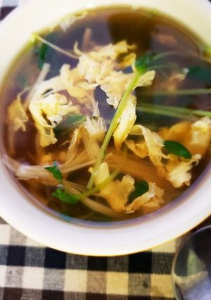 簡単!免疫アップ!豆苗とえのきの卵スープ-レシピのメイン写真