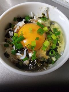 簡単いわしふりかけ卵かけご飯(ポン酢編)-レシピのメイン写真