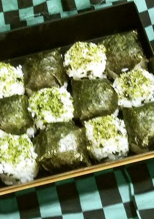 鬼滅の刃　炭治郎風おにぎり-レシピのメイン写真