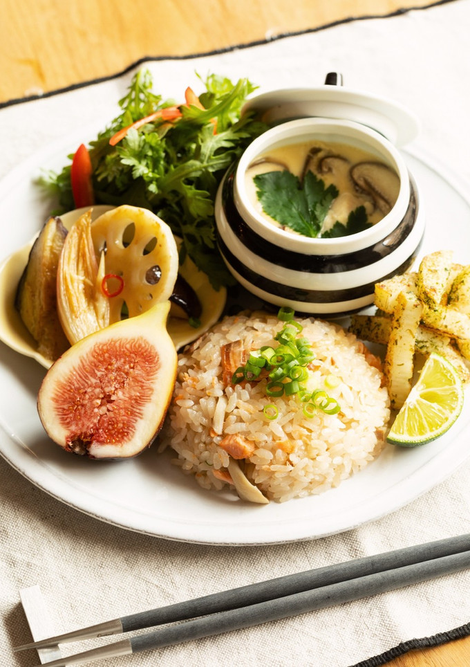 妊婦飯♪鮭と舞茸の炊き込みご飯プレート①-レシピのメイン写真