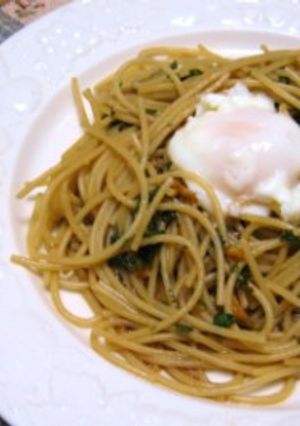 大葉にんにく醤油と温泉卵の和風パスタ-レシピのメイン写真