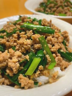 簡単めし!豚ひき肉とニラのスタミナ丼-レシピのメイン写真