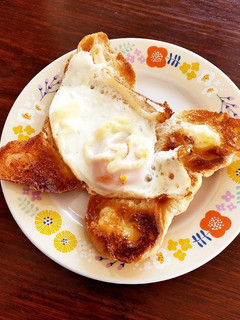 小3チビの朝ごはん♡目玉焼きトースト-レシピのメイン写真