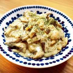 รูปของ 鶏肉とキノコのクリーム煮