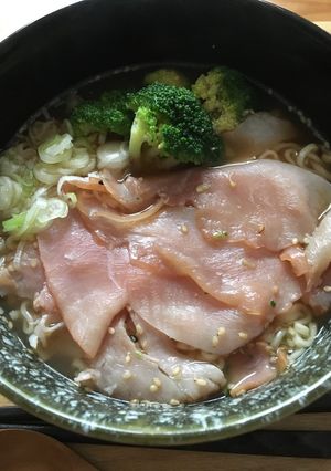 生ハム&ブロッコリーで洋風ラーメン♪-レシピのメイン写真