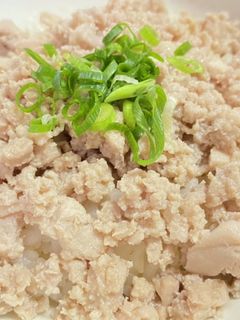 茹でマグロのたたき丼(2歳の息子用)-レシピのメイン写真