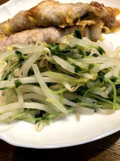 【3分で完成】もやしと豆苗のシンプル炒め-レシピのメイン写真