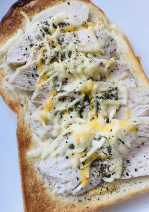 調理パン系●サラダチキンのチーズトースト-レシピのメイン写真