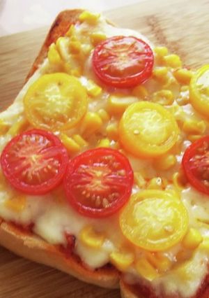 ミニトマトとコーンのピザ＊水玉トースト-レシピのメイン写真