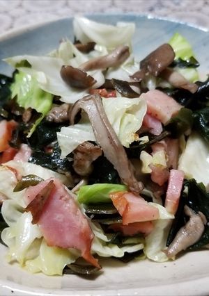 シャカシメジとベーコン、キャベツの油炒め-レシピのメイン写真