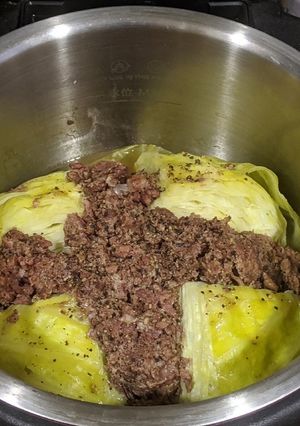 ホットクックでキャベツ丸ごとコンビーフ-レシピのメイン写真