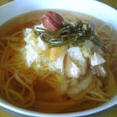 รูปของ 白菜と梅干しのおいしいうどん