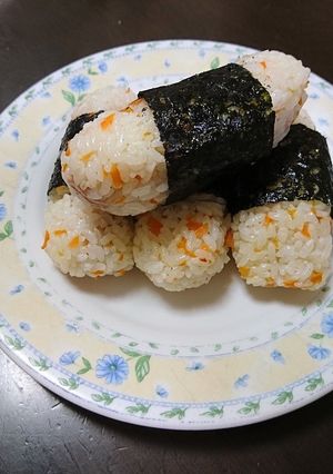 にんじんの皮入り韓国風おにぎり-レシピのメイン写真