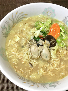 鍋のシメにはサッポロ一番塩ラーメン-レシピのメイン写真