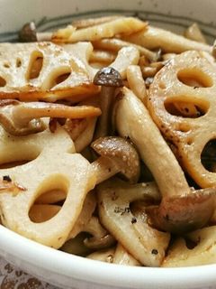 蓮根としめじのガリバタ醤油炒め-レシピのメイン写真