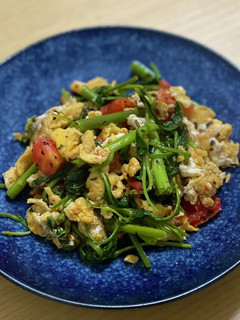 簡単!空芯菜とトマトと卵炒め~タイ風~-レシピのメイン写真