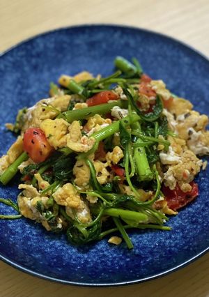 簡単！空芯菜とトマトと卵炒め~タイ風~-レシピのメイン写真