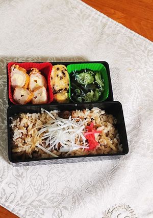 焼き鳥の缶詰めで作った鶏飯を入れました。-レシピのメイン写真