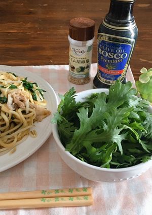 食卓で味付け?!春菊の手抜きサラダ-レシピのメイン写真