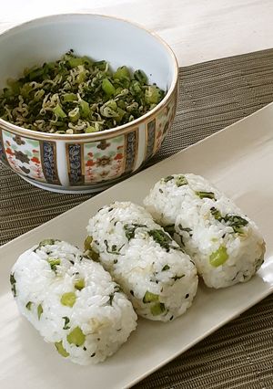 京こかぶの葉とじゃこのおにぎり-レシピのメイン写真