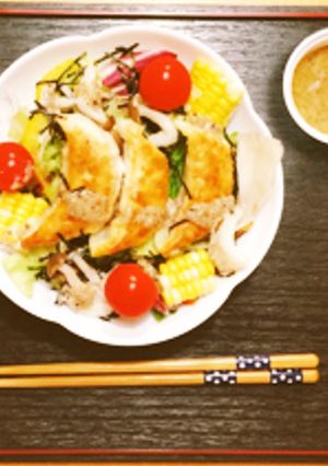あごだしドレで食べる餃子のパワーサラダ-レシピのメイン写真