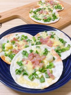 余った餃子の皮で☆ネギたっぷりミニピザ-レシピのメイン写真