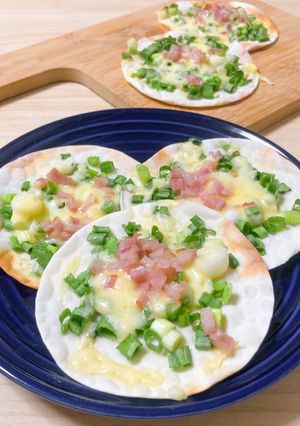 余った餃子の皮で☆ネギたっぷりミニピザ-レシピのメイン写真