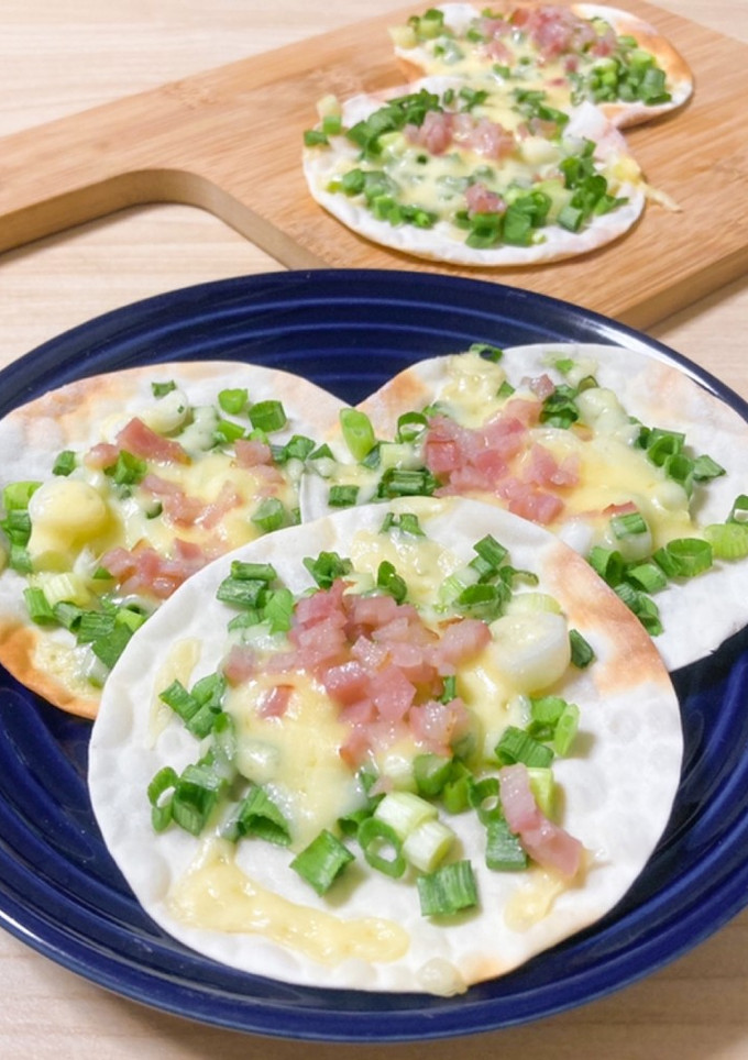 余った餃子の皮で☆ネギたっぷりミニピザ-レシピのメイン写真