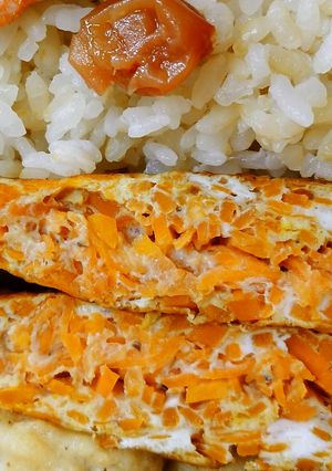 お弁当に、にんじんビッシリ卵焼き-レシピのメイン写真