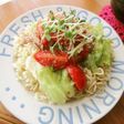 オリーブオイルの温サラダ和え麺
