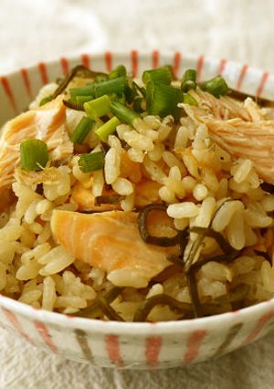 簡単！ふっくら鮭と塩昆布のごはん-レシピのメイン写真