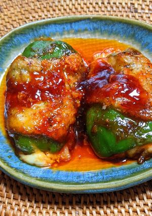 キムチーズ入りピーマンカップの辛肉巻き-レシピのメイン写真