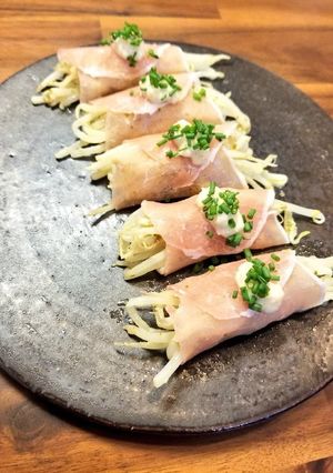 もやしのバジル和え生ハム巻き-レシピのメイン写真