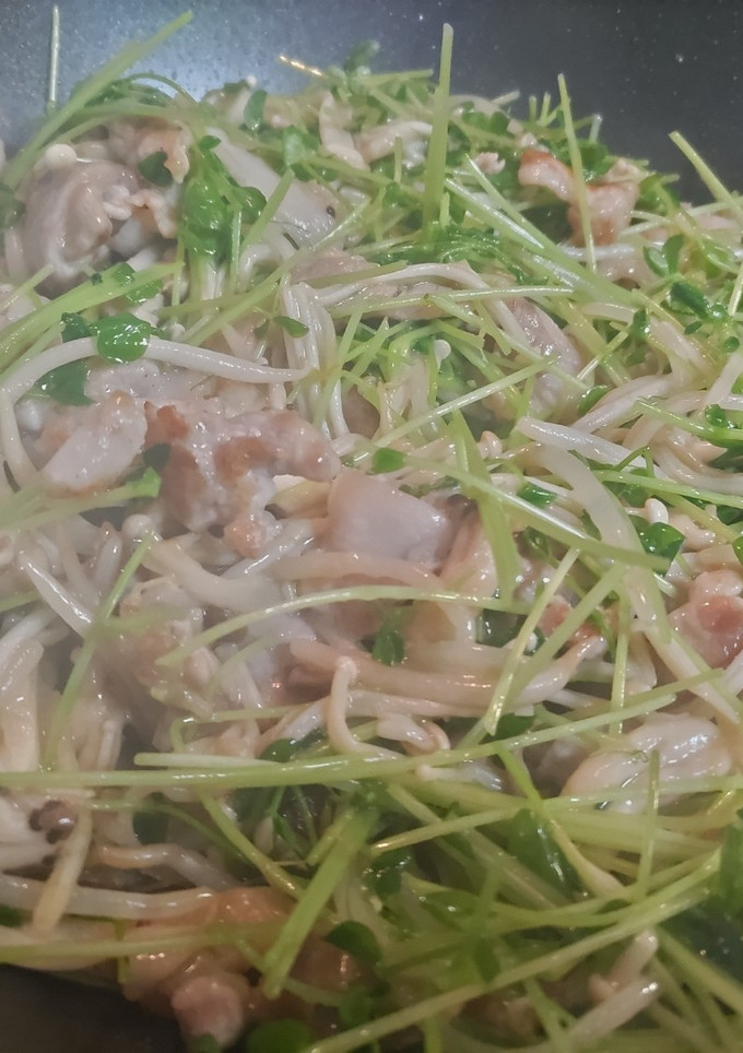 豚肉とキノコともやし、豆苗の柚子胡椒炒め-レシピのメイン写真