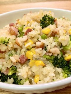 ブロッコリーとベーコンの炒めご飯-レシピのメイン写真