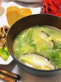 簡単小松菜と椎茸と卵のお味噌汁-レシピのメイン写真
