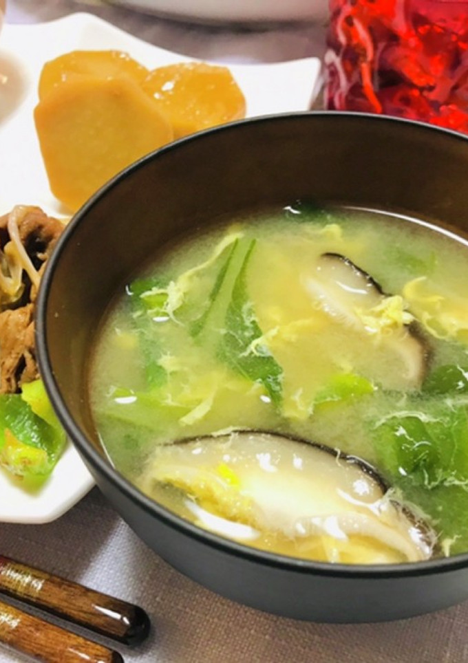 簡単小松菜と椎茸と卵のお味噌汁-レシピのメイン写真