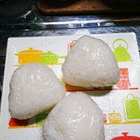 基本からアレンジまで！思わずつくりたくなる「美味しい塩おにぎり」の