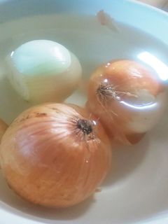 玉ねぎの皮をつるんと剥く裏技-レシピのメイン写真
