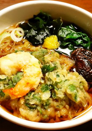 海老＆パクチーのかき揚げ　温かい蕎麦-レシピのメイン写真