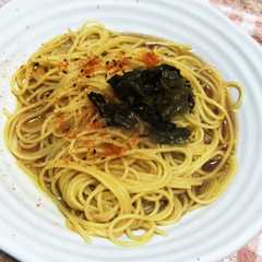 รูปของ 超簡単☆夜食和風パスタ☆高菜を添えて〜