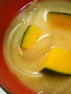 自然な甘み✿カボチャと玉ねぎの味噌汁-レシピのメイン写真