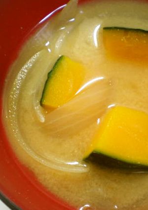自然な甘み✿カボチャと玉ねぎの味噌汁-レシピのメイン写真